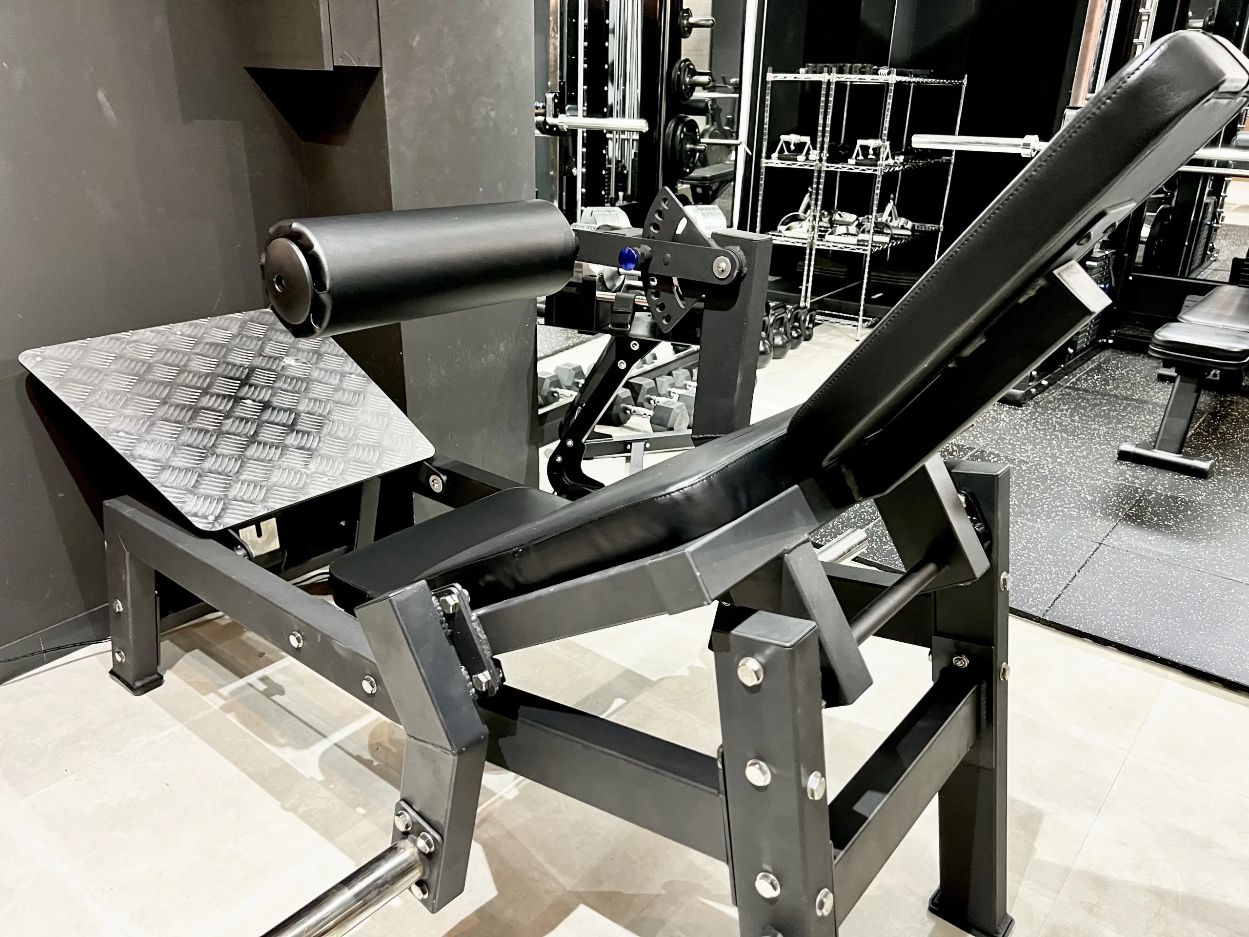 表参道・外苑前で人気のパーソナルジムQUALITAS青山外苑前店のトレーニング設備